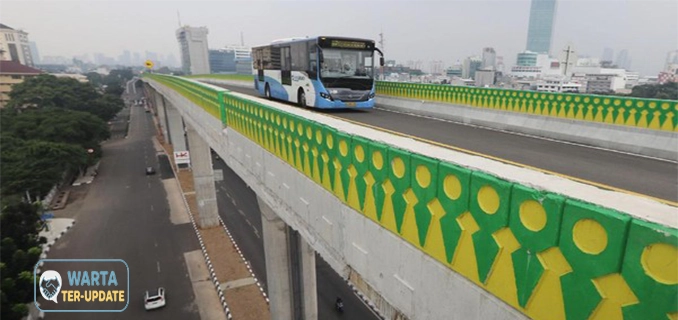 Bus Mogok di ‘Jalur Langit’ TransJ Koridor 13 Alih Lewat Jalur Arteri
