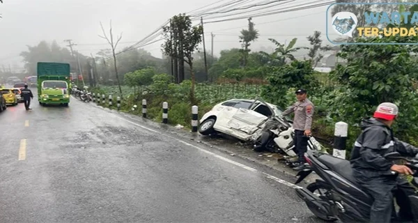 Truk Tabrak Mobil dan Motor di Wonosobo 2 Tewas 5 Terluka