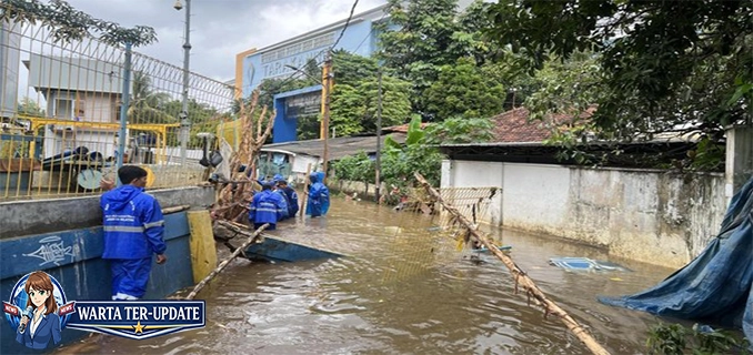 Banjir Petogogan Sudin SDA Jaksel Perbaiki Tanggul Krukut