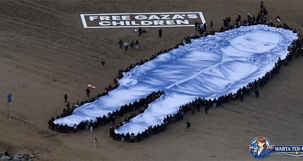 Potret Raksasa Hind Rajab di Pantai Barcelona Soroti Gaza