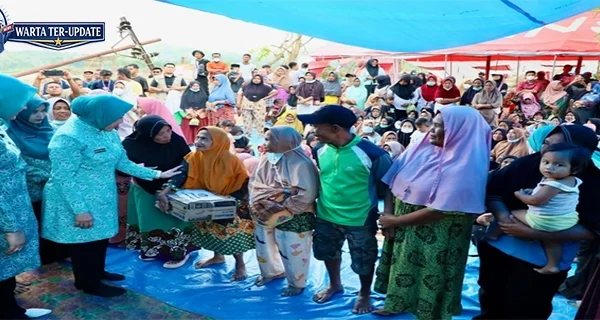 TP PKK Pusat Serah Bantuan ke 270 KK Terdampak Aceh Timur