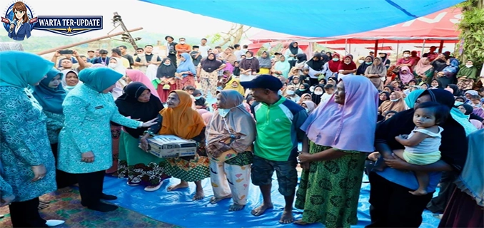 TP PKK Pusat Serah Bantuan ke 270 KK Terdampak Aceh Timur