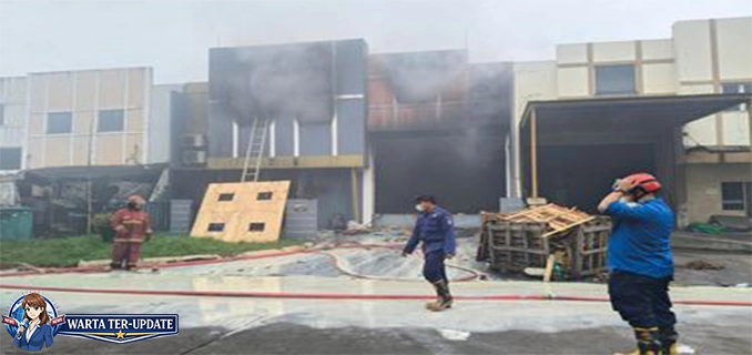 Kebakaran Pabrik Pestisida Tangsel Cemari Sungai Sekitar