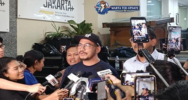 Pandji Pragiwaksono Buka Dialog soal Konten Mens Rea