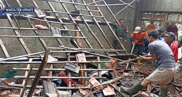 Sejumlah Bangunan di Pacitan Rusak Akibat Gempa M 6.4